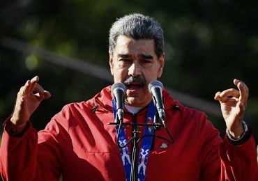 Maduro tacha de "bruja demoníaca" a Machado tras premio Nobel