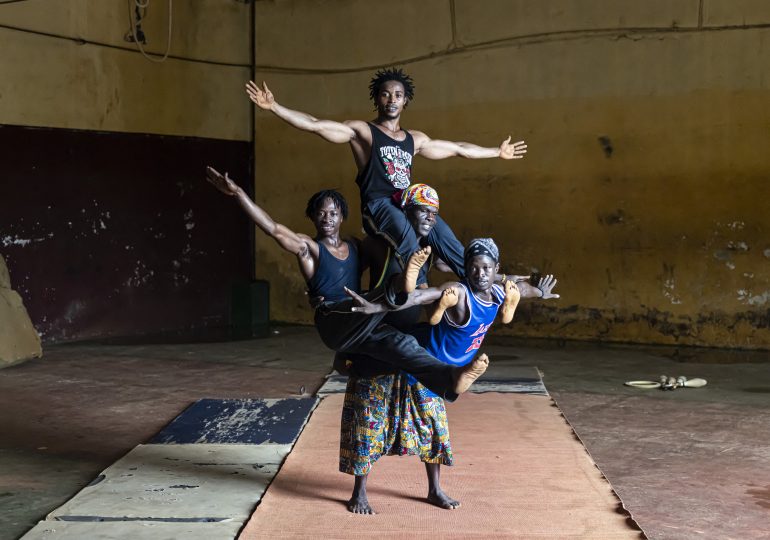 Un circo de Guinea ofrece un trampolín internacional a jóvenes desfavorecidos
