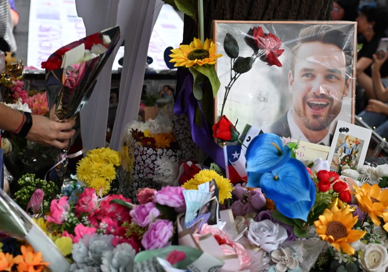 Fans recuerdan a cantante Liam Payne en Buenos Aires a un año de su muerte