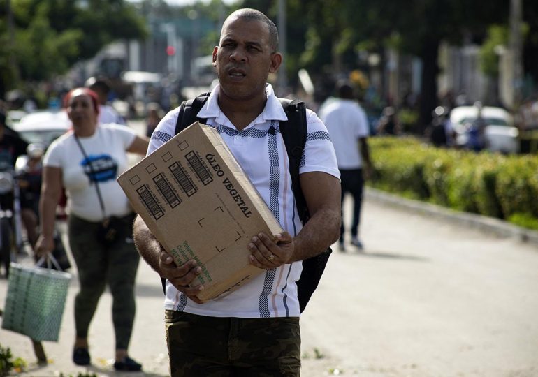 Cubanos se refugian lejos de la costa ante la llegada de huracán Melissa