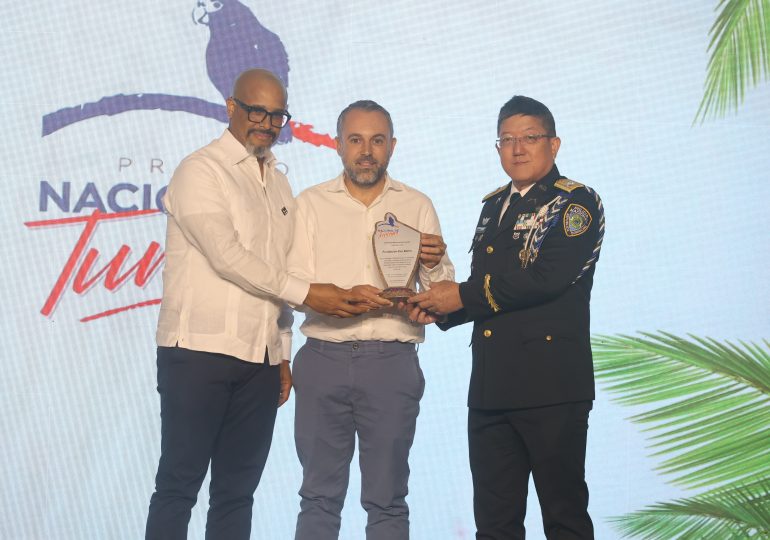 Fundación Eco-Bahia de Grupo Piñero recibe reconocimiento en el Premio Nacional de Turismo por su liderazgo en sostenibilidad ambiental
