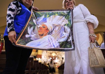 Video | Cubanos en EE.UU. celebran a Celia Cruz como una "diosa" que "triunfó ante el comunismo"