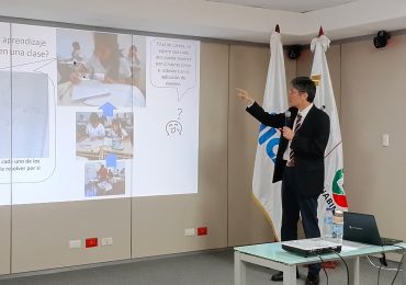 Experto japonés de JICA propone transformar enseñanza de matemáticas con libros adaptados y formación docente