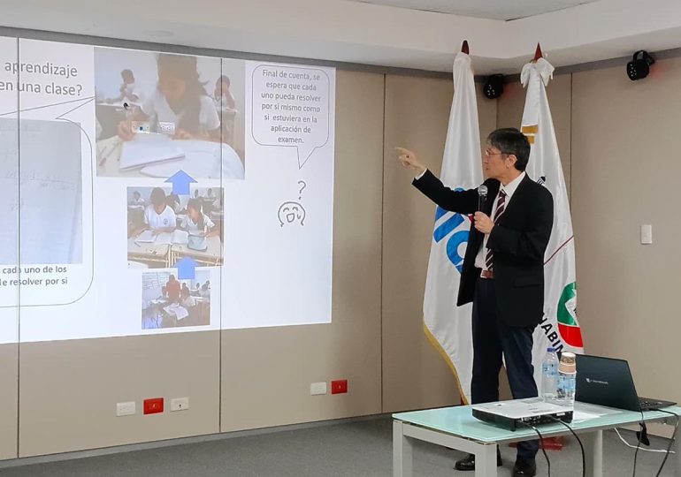 Experto japonés de JICA propone transformar enseñanza de matemáticas con libros adaptados y formación docente