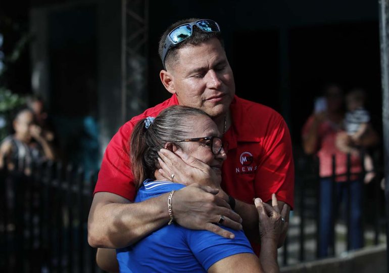 Video | Familiares y amigos reciben al periodista salvadoreño Mario Guevara, deportado de EE.UU.