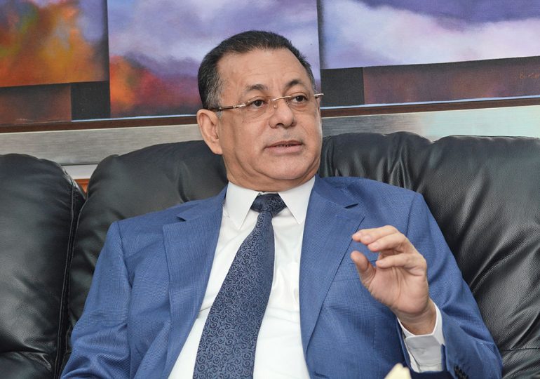 Gabriel Castro presenta su renuncia formal al PLD tras más de tres décadas de militancia