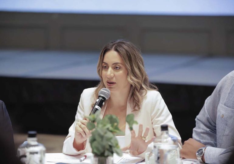 Gloria Reyes presenta a la prensa la nueva Dirección de Desarrollo Social Supérate tras fusión con ADESS