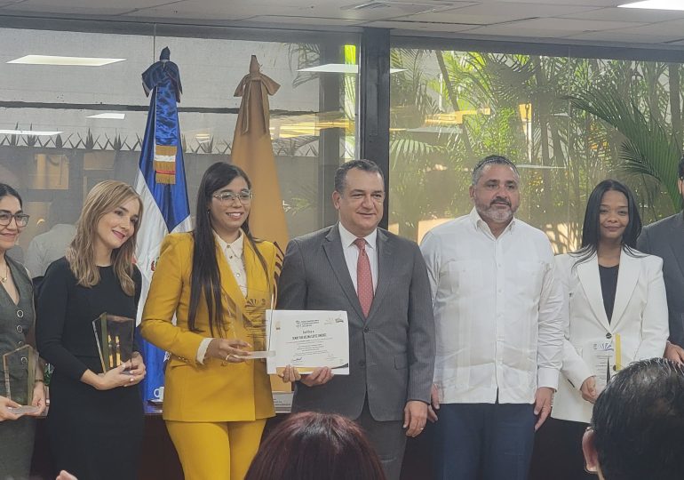 Presidente JCE asegura nueva cédula no podrá ser falsificada; Abinader recibirá la primera este año