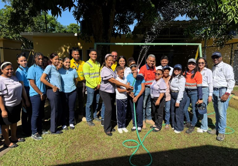 La Constructora Rizek y Aderca Inauguran Pozo Tubular en la Escuela Salustiana Hernández de Tocoa, Cotuí