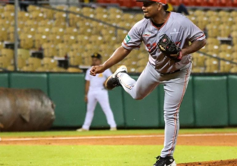 Toros ganan maratónico juego a las Águilas Cibaeñas