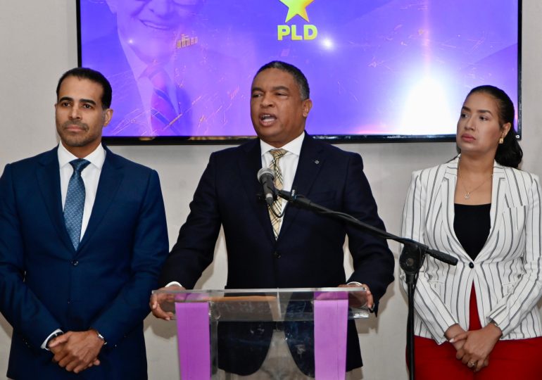 "Yván Lorenzo al PRM: "Lo estamos esperando, que sí le queda algo de valor, respondan al emplazamiento de funcionarios vinculados al narcotráfico"