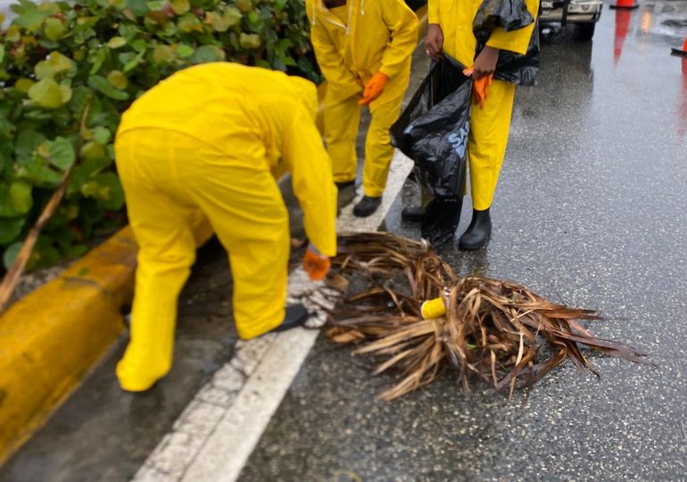 Video: Brigadistas de la Alcaldía del DN siguen en las calles desde las 5:00 a.m. mitigando efectos de las lluvias