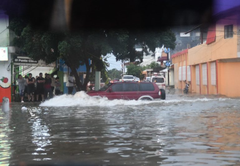 Expresidente del Codia: indiferencia de gobiernos de los últimos 30 años ante falta de drenaje pluvial provocó inundaciones en GSD y DN