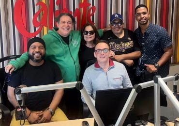 Kenny Grullón se despide del programa radial “Buen Día con Aguiló” y rinde homenaje a 14 años de humor y compañía