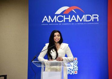 Procuradora General aborda la seguridad y la institucionalidad como pilares de la competitividad nacional en almuerzo de AMCHAMDR