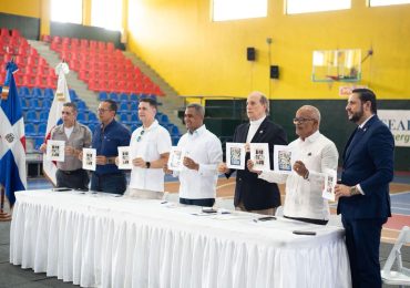 INPOSDOM inmortaliza en sellos postales a las glorias deportivas y musicales de San Carlos