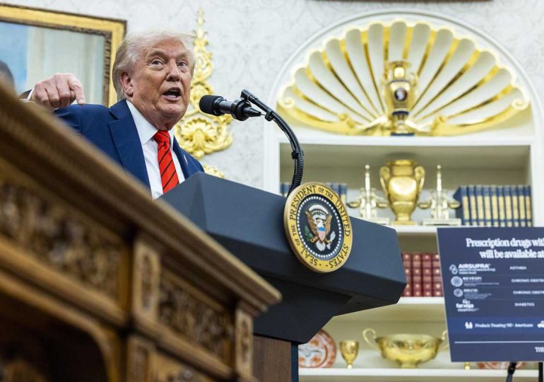 Jueza de EEUU bloquea despidos de Trump por cierre de Gobierno