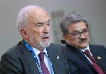 La RAE presenta en Arequipa su Diccionario Histórico, un "hito" tras 112 años de trabajos