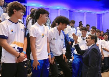 Maduro dice que la mejor ayuda de EE.UU. a Cuba sería levantar "todo el bloqueo económico"