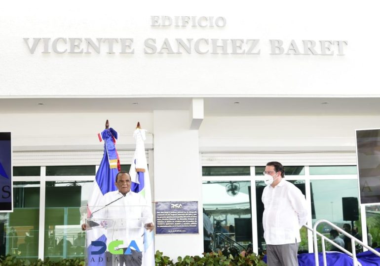 Yayo Sanz Lovatón destaca aportes institucionales de Vicente Sánchez Baret en Aduanas