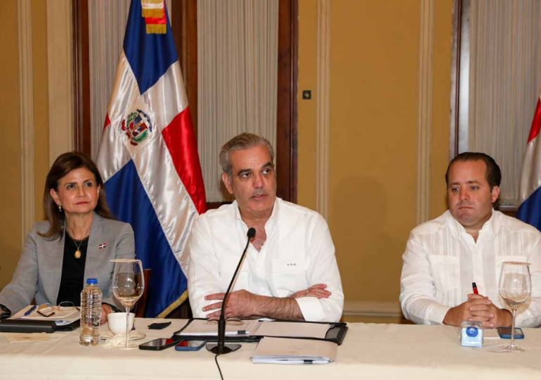 Presidente Abinader dispone suspensión de la docencia y las labores en los sectores público y privado por 48 horas en el Gran Santo y litoral Sur por tormenta Melissa