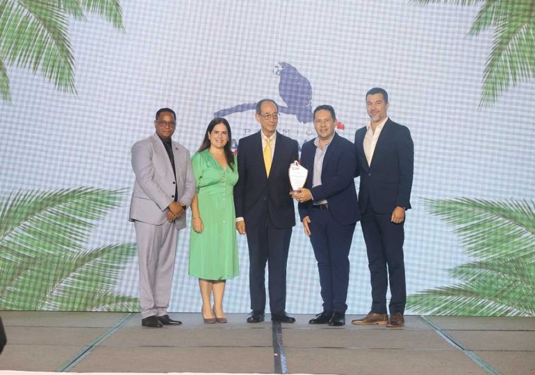 Paradisus Palma Real es galardonado con el Gran Premio al "Hotel del Año" en la cuarta edición del Premio Nacional de Turismo 2025