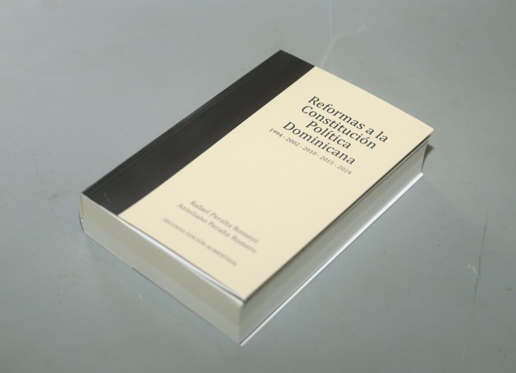 Ponen en circulacion la obra Reformas a la Constitucion Politica Dominicana3
