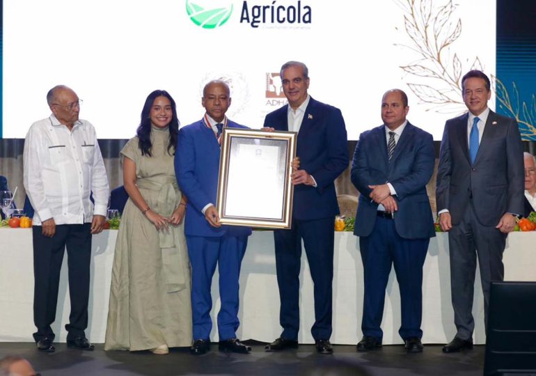 Video | Presidente Abinader encabeza entrega de reconocimiento de "Medalla Honor al Mérito 2025" de ADHA