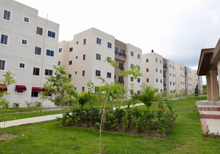 Video | Banreservas financia 95 apartamentos entregados por el presidente Abinader en Pedro Brand