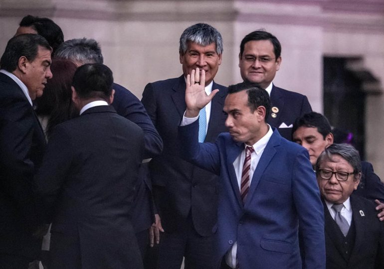 Presidente de Perú promete a gobernadores regionales "medidas efectivas" ante inseguridad