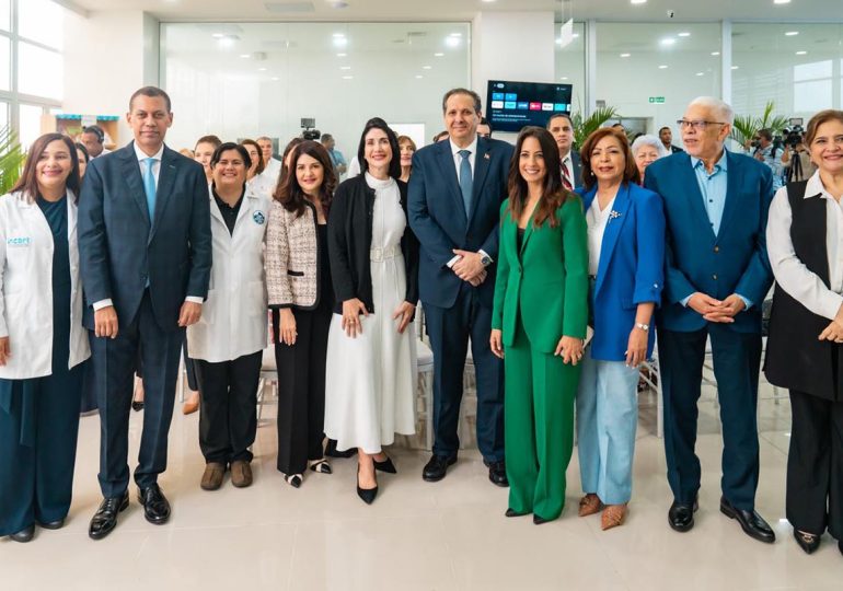 Primera dama Raquel Arbaje impulsa donación de Indotel para el Oncopediátrico Uniendo Voluntades