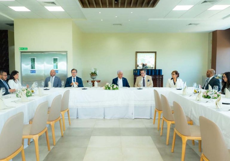 Presidente del Senado, Ricardo de los Santos, encabeza mesa de trabajo de cara al segundo encuentro Parlamentos y Prosperidad