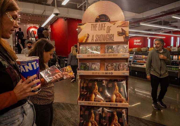 Taylor Swift decodifica en la gran pantalla 'The Life of a Showgirl'