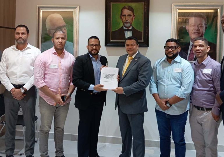 Tobías Crespo someterá proyecto para unificar gremios de motocicletas: busca mejorar sus condiciones de vida