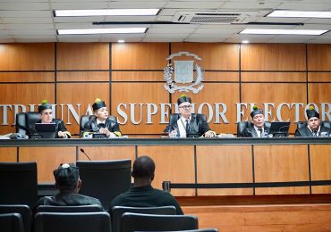 Tribunal Superior Electoral declara inadmisible acción de amparo contra JCE y ordena archivar expediente del partido Fuerza del Pueblo