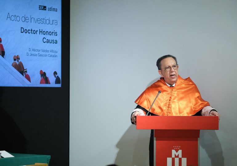 La Universidad UDIMA de España inviste como Doctor Honoris Causa al gobernador del BCRD, Héctor Valdez Albizu