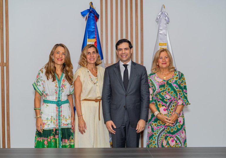 Grupo Piñero reafirma su compromiso con la cultura y la promoción de RD con el preestreno de Amanece en Samaná y la firma de un acuerdo con el Ministerio de Cultura