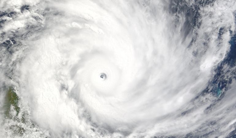 Autoridades monitorean tres ondas tropicales que podrían afectar el Caribe; COE advierte por fuerte oleaje en la costa atlántica