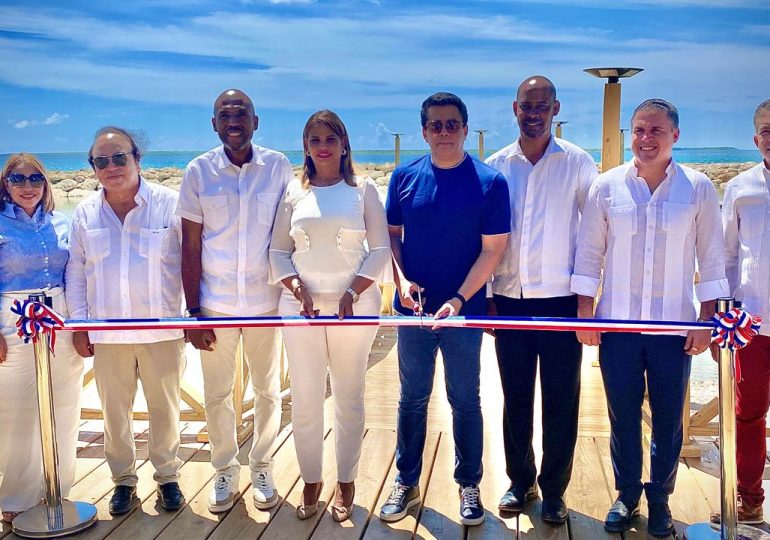 Collado entrega modernizado muelle en Caleta, La Romana