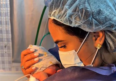 Martha Heredia agradece a Dios tras poder cargar a su bebé por primera vez luego de nueve días