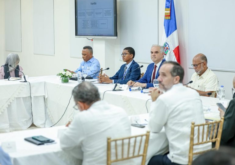 Luis Miguel De Camps impulsa unidad nacional por la calidad educativa con la "Mesa de los cinco pilares"