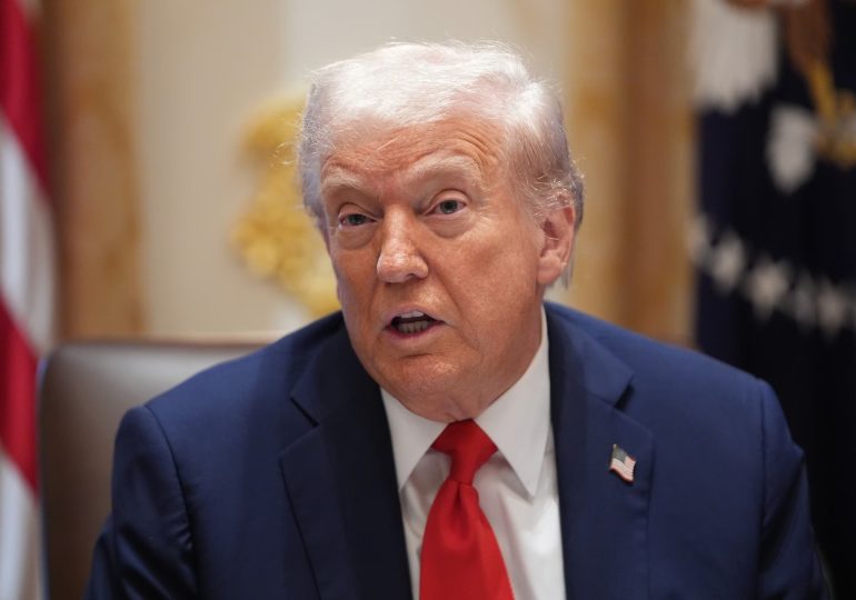 Trump ordena pagar sueldos a militares de EEUU pese a parálisis presupuestaria