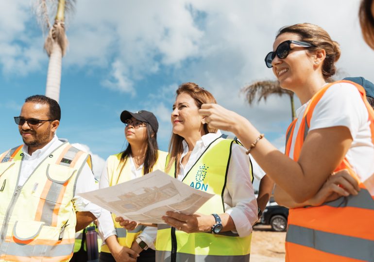 Carolina inspecciona los trabajos que desarrolla la Alcaldía del DN
