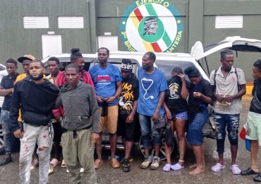Ejército detiene dos hombres en una jeepeta con 11 migrantes haitianos en San Juan de la Maguana