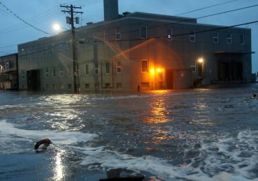 Devastadora tormenta en Alaska deja más de 1,500 personas desplazadas, un muerto y varios desaparecidos