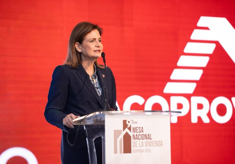 Raquel Peña encabeza la 9na Mesa Nacional de la Vivienda junto a ACOPROVI y reafirma el compromiso del Gobierno con el sector construcción