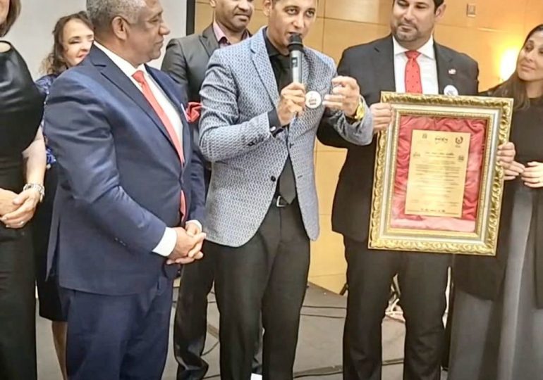 Tres reconocimientos en España exaltan la trayectoria del poeta y humanista dominicano Juan Colón Castillo