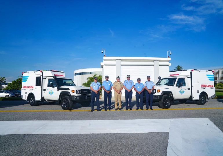 Ministerio de Defensa, a través de la Industria Militar Dominicana, entrega cuatro ambulancias todo terreno al CESAC para fortalecer la seguridad aeroportuaria nacional