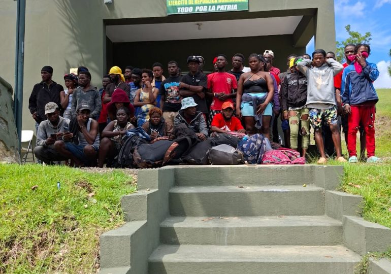 Ejército detiene 41 nacionales haitianos en operativo en Cerro Chacuey de Dajabón