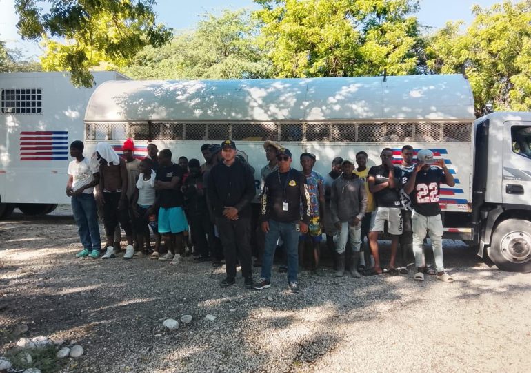 Ejército detiene 60 haitianos indocumentados durante operativo en Jimaní